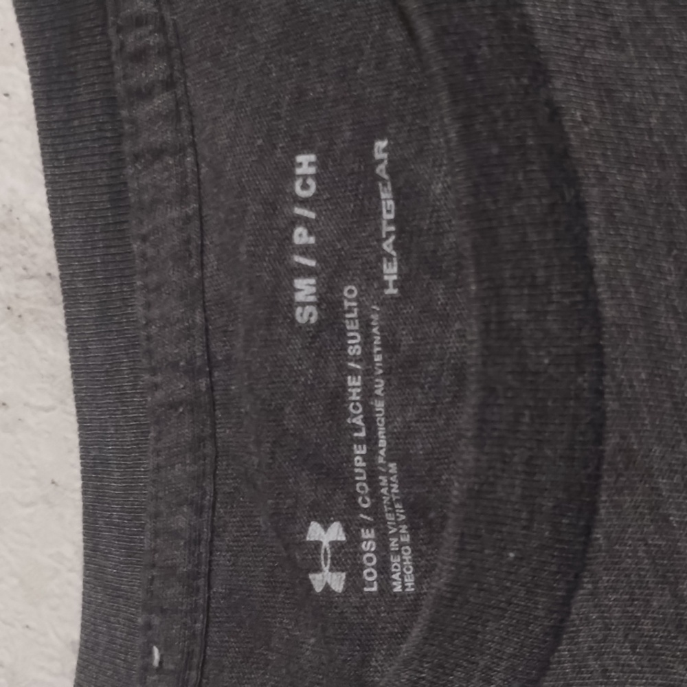 Men's gray Under Armour graphic tshirt - Picture 2 of 4
